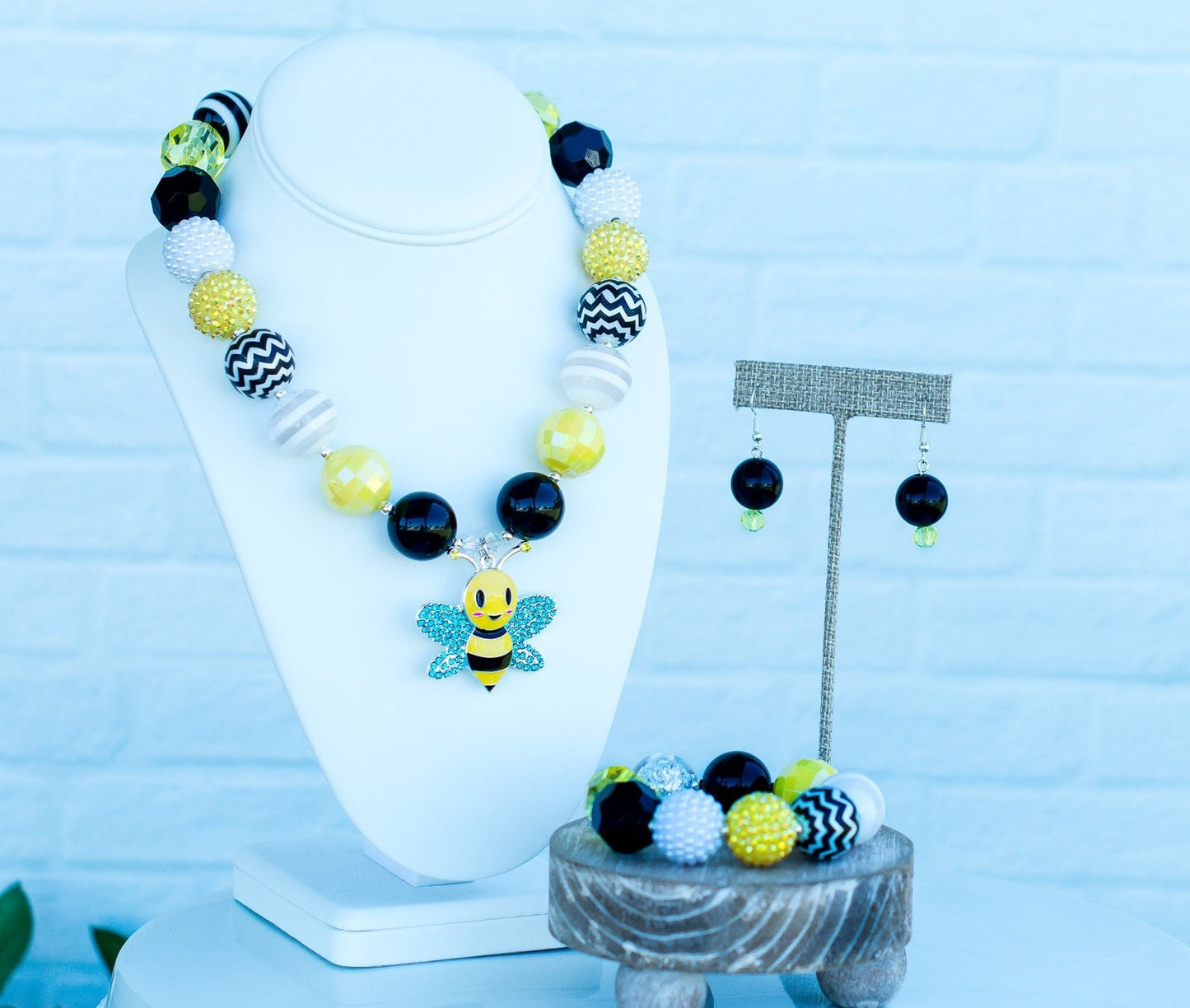 BUMBLE BEE NECKLACE