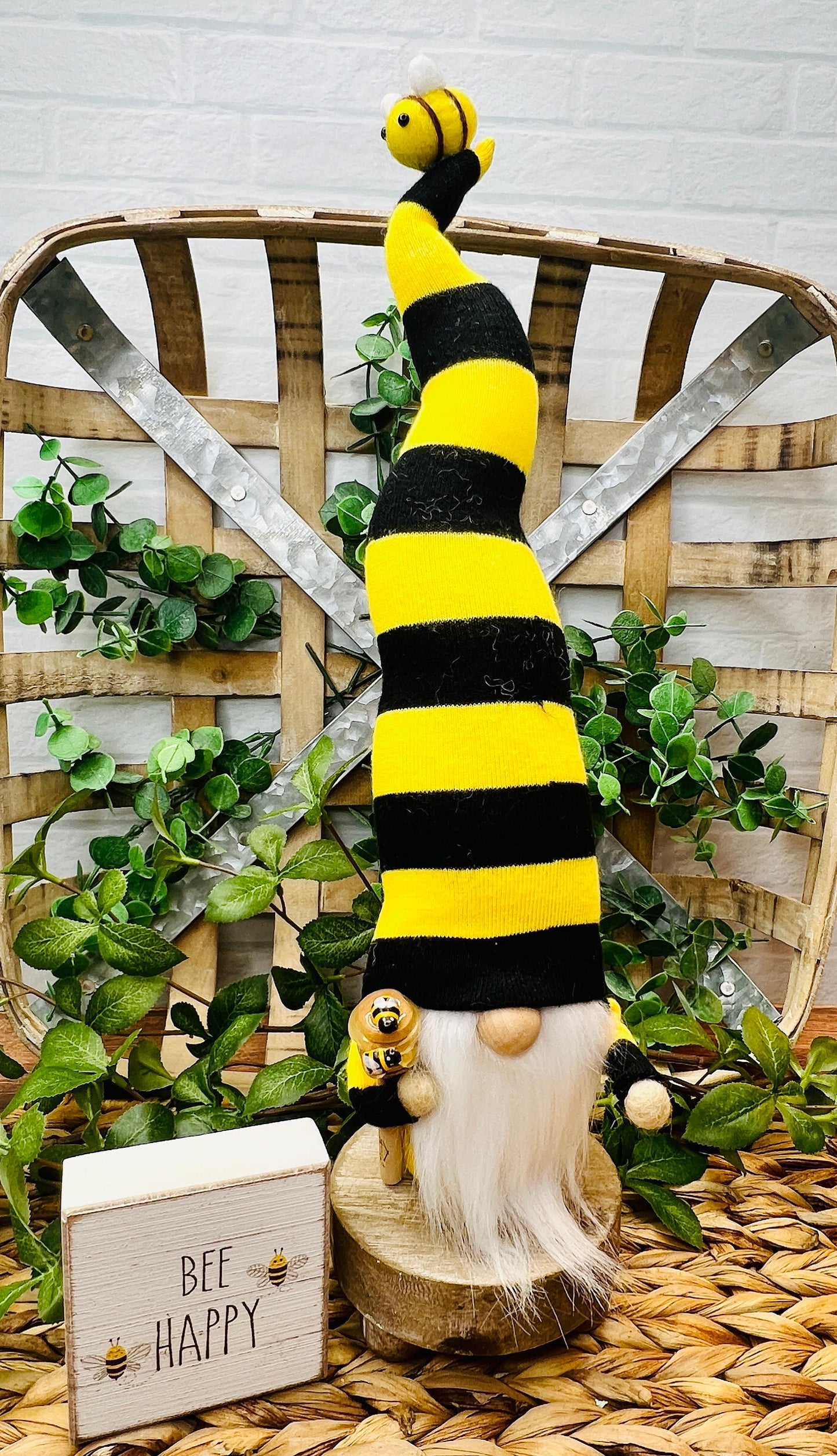 Wool Bee, Bumble Bee, Felt Bees, Spring Bee, Felt Wool Bee, Springtime, Spring Decorations, Spring Garland, Honey Bee